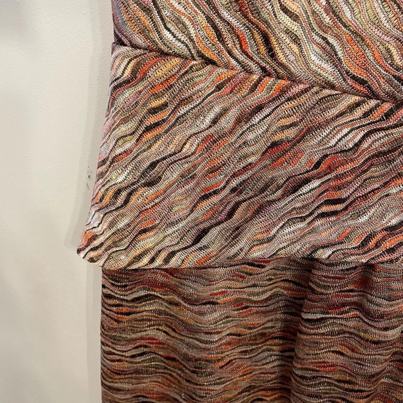 Tahari Arthur S Levine | Patterned Faux Wrap Pleat Sleeveless Sheath Dress 2 - Picture 5 of 9